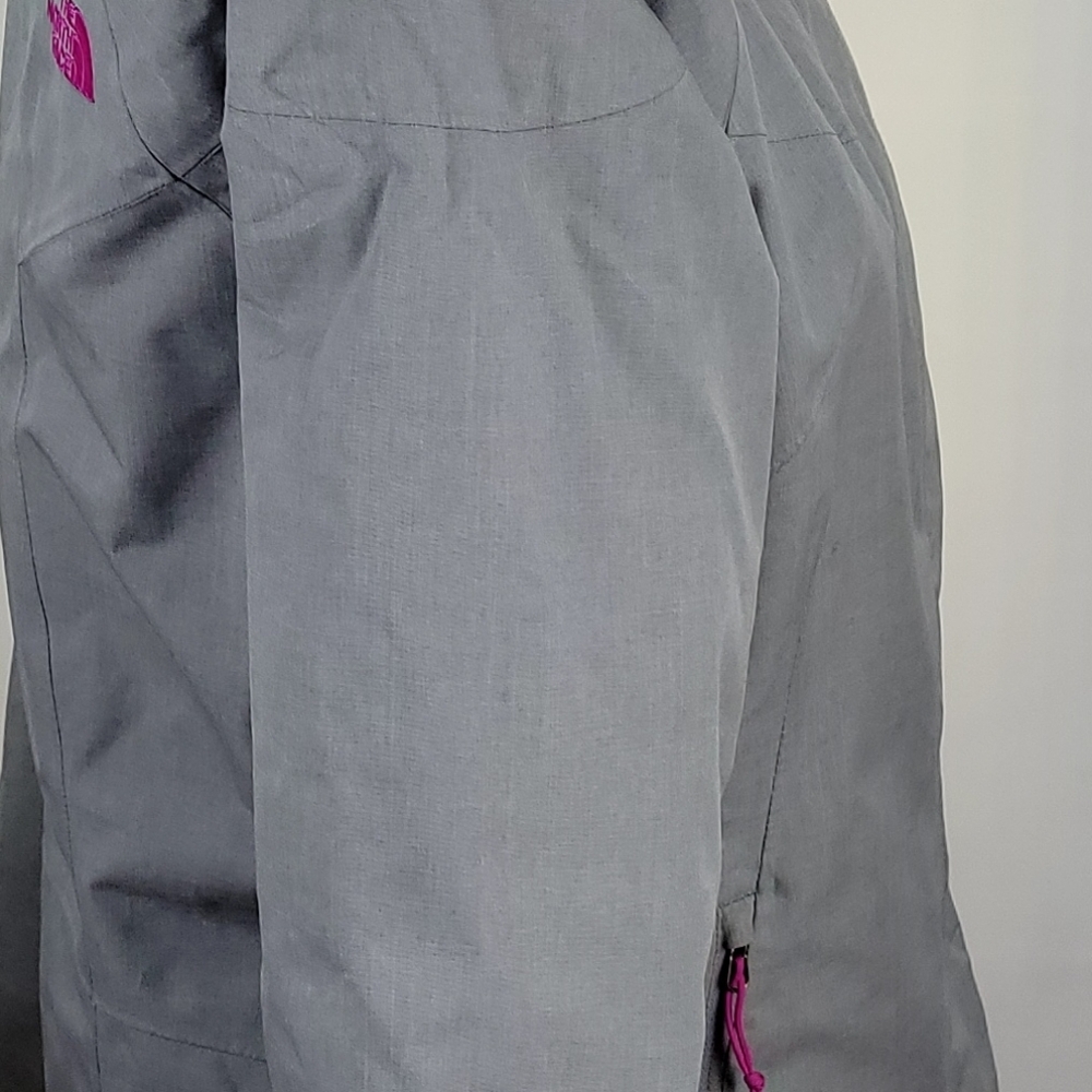 Womans The North Face HyVent Lightweight Jacket Gray/Pink size Small Hooded - Picture 13 of 16